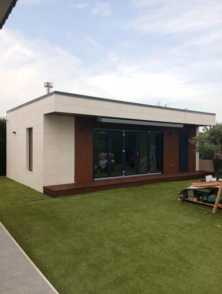 Vivienda unifamiliar moderna construida con acabados de alta calidad